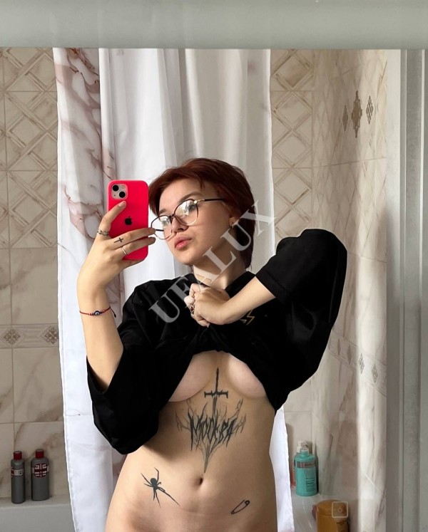 Проститутка Адели